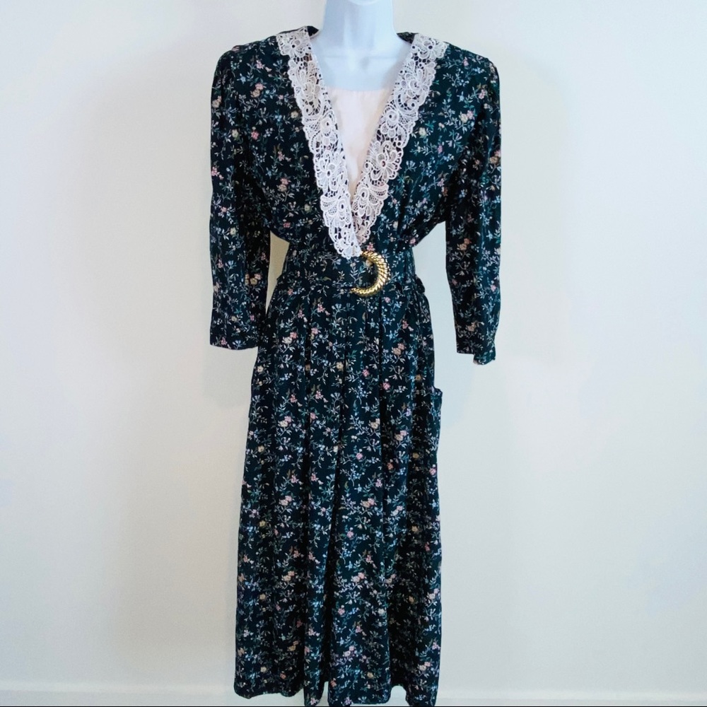 Vintage 1970s Floral Belted Pilgrim Dress by SL Fashions Size 16 Made in the USA